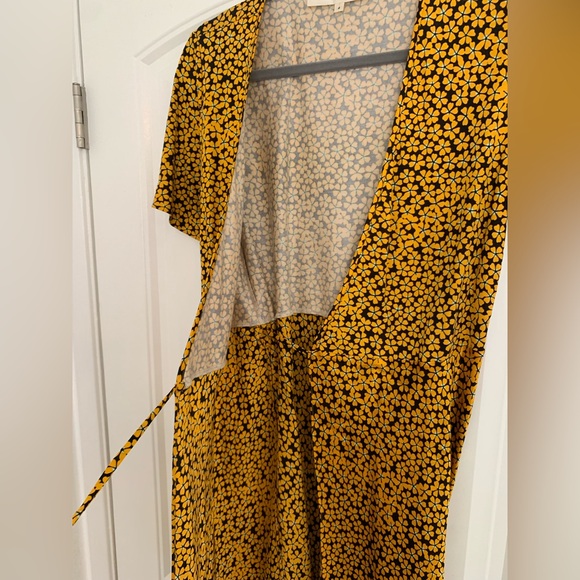 Diane Von Furstenberg Silk Wrap Dress in Buttercup Print - Size 4 - Picture 8 of 13